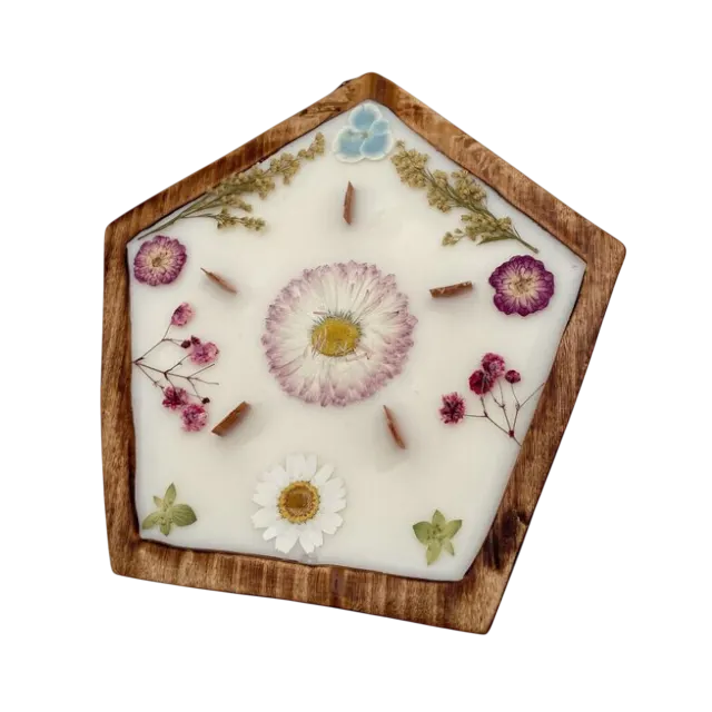Scented soy wax candle with wooden geometric bowl