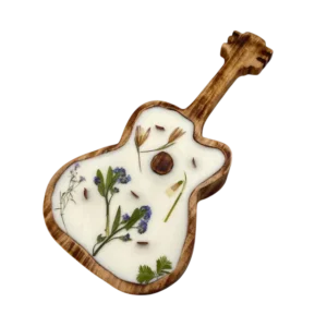 Scented soy wax candle with wooden guitar bowl